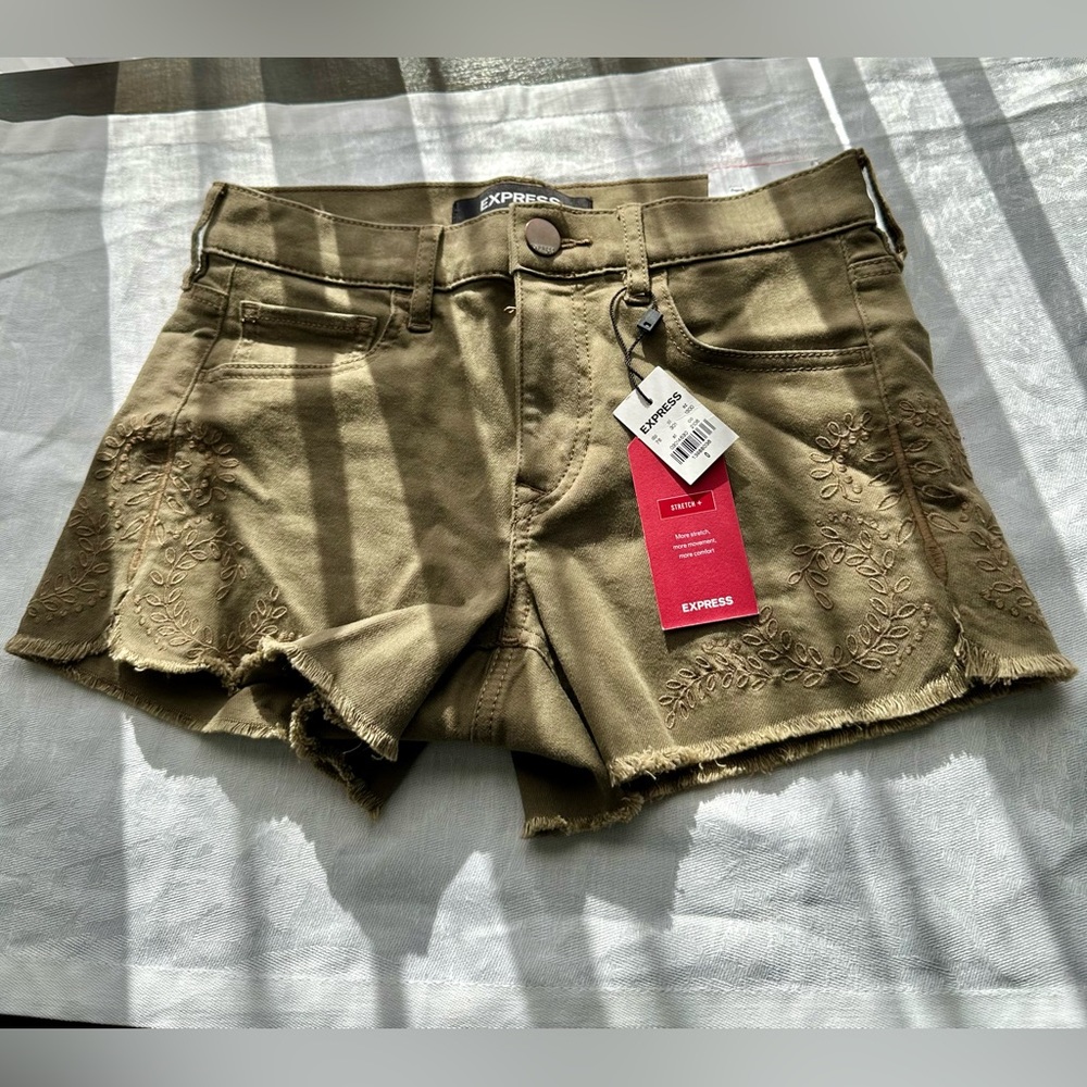 NWT Express brown embroidered mid rise shorts size 0